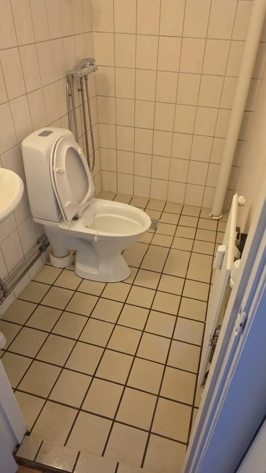 Badeværelse efter fraflytningsrengøring af Cleania